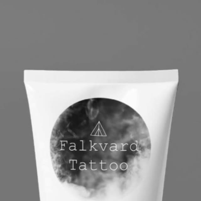 🖤 4 år senere… og den står stadig på hylden 🖤